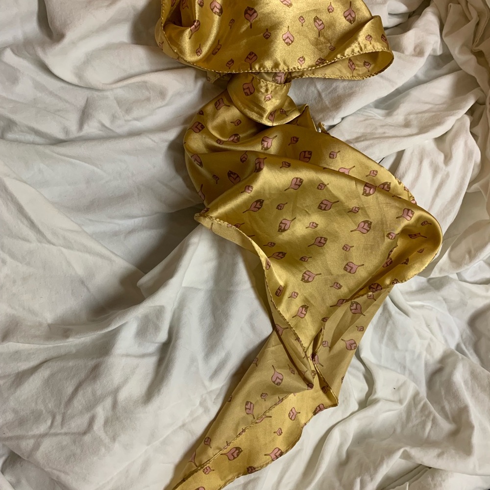 Golden scarf